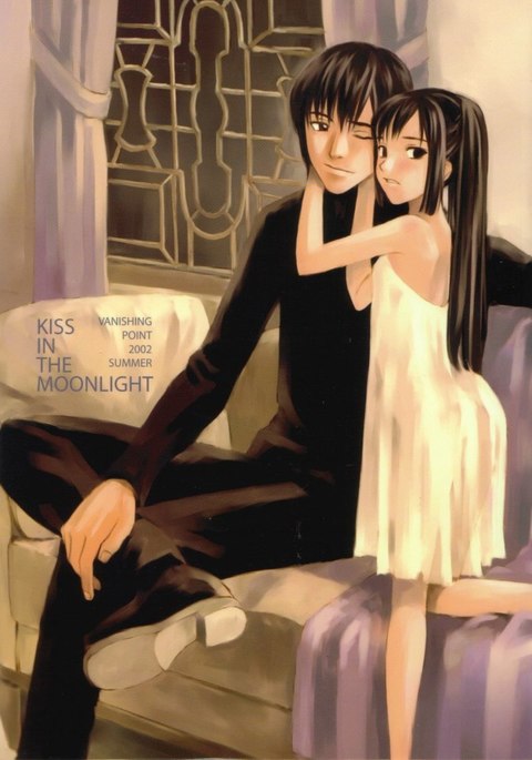 月明かりの下でキス